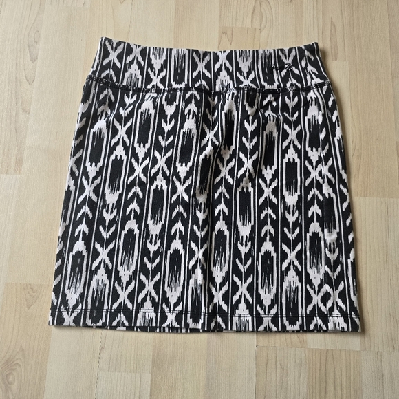 Garage Skirt Size XS - Picture 2 of 8